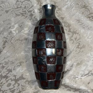 Vintage Collectible. Silver Vase.